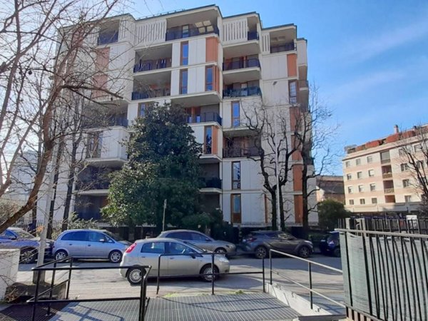appartamento in vendita a Monza in zona Centro Storico
