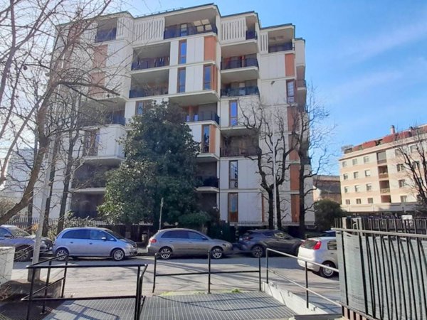 appartamento in vendita a Monza in zona Centro Storico