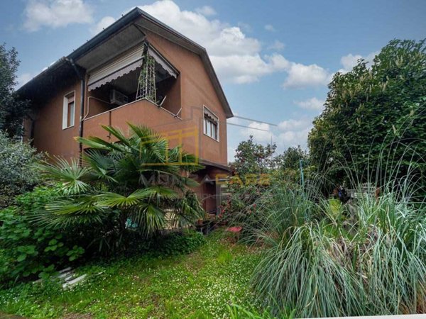 casa indipendente in vendita a Monza