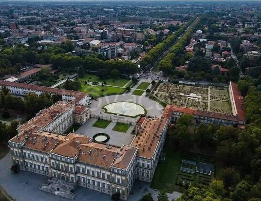 locale commerciale in vendita a Monza