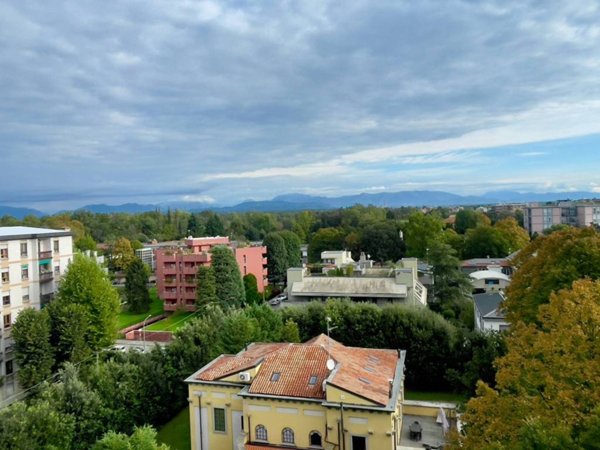 appartamento in vendita a Monza in zona Centro Storico