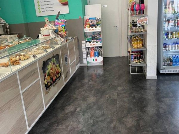 negozio in vendita a Monza in zona Centro Storico