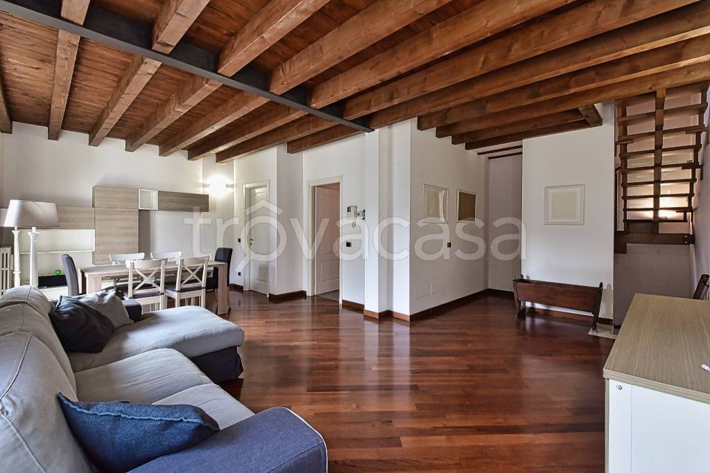 casa indipendente in vendita a Monza in zona Centro Storico