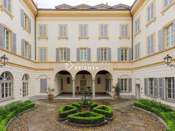 appartamento in vendita a Monza in zona Centro Storico