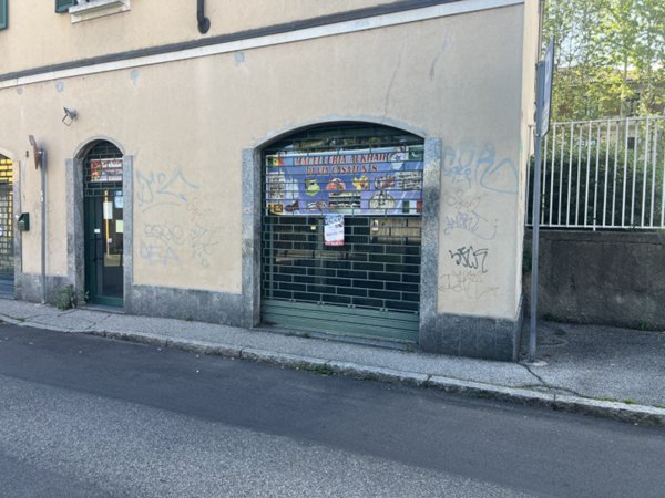 negozio in vendita a Monza in zona Centro Storico