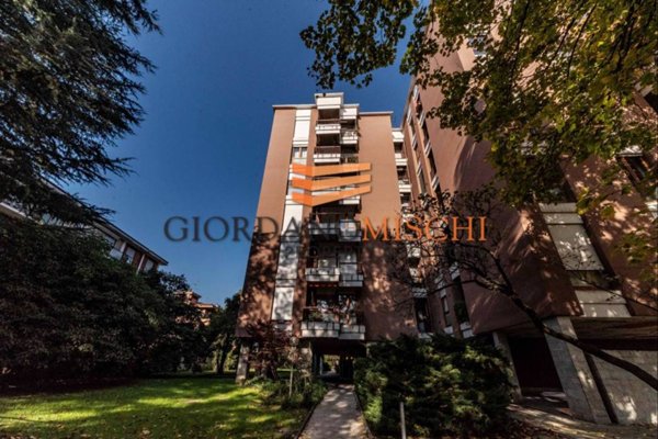 appartamento in vendita a Monza in zona Ospedale San Gerardo