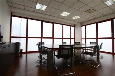 locale commerciale in vendita a Monza