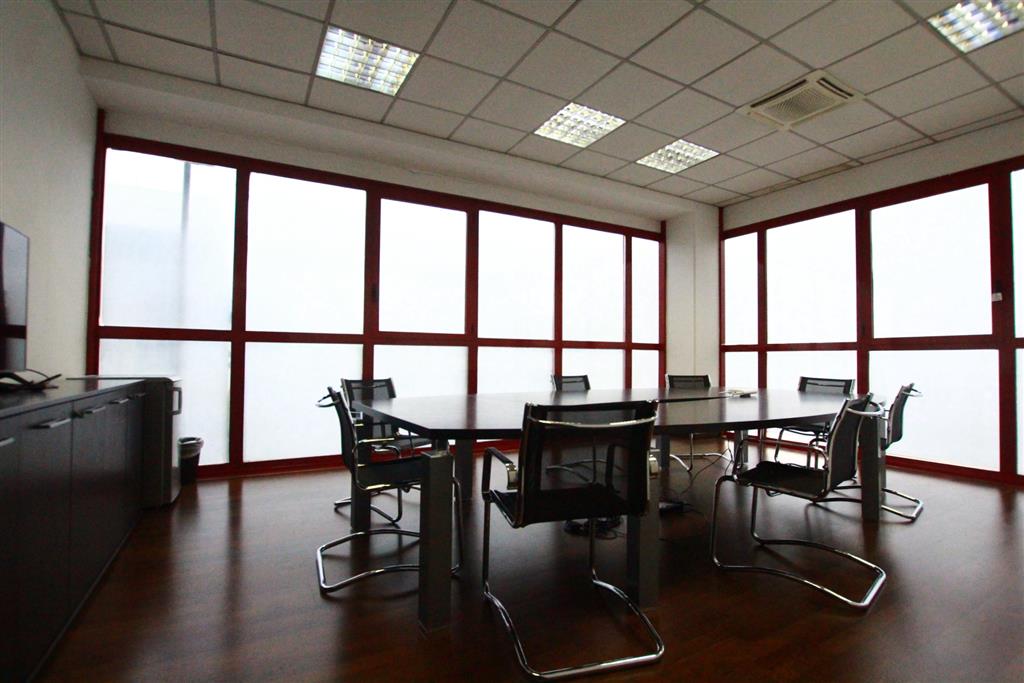 locale commerciale in vendita a Monza