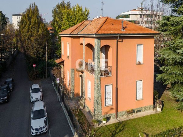 casa indipendente in vendita a Monza in zona Centro Storico