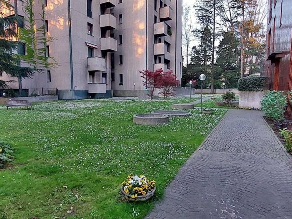 appartamento in vendita a Monza in zona Ospedale San Gerardo