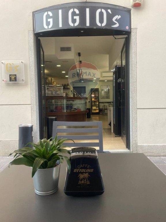 negozio in vendita a Monza in zona Centro Storico