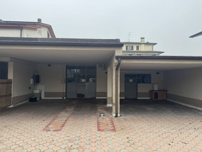 locale di sgombero in vendita a Monza
