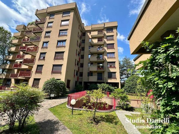 appartamento in vendita a Monza in zona Ospedale San Gerardo