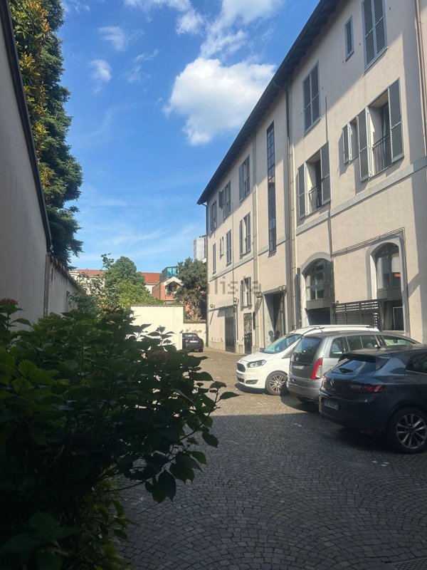 appartamento in vendita a Monza in zona Centro Storico