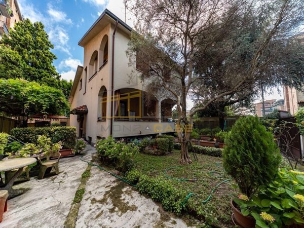 casa indipendente in vendita a Monza