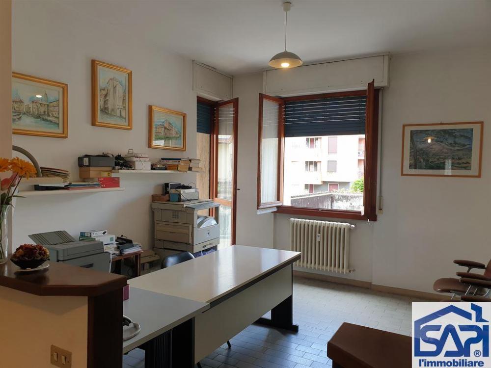 appartamento in vendita a Monza in zona Centro Storico