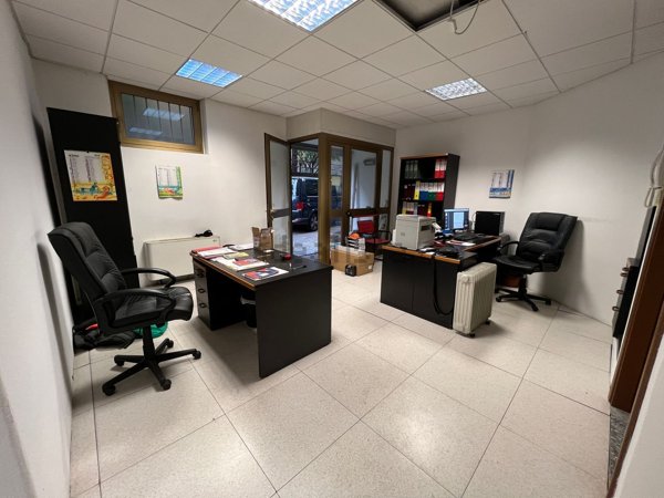 locale di sgombero in vendita a Monza