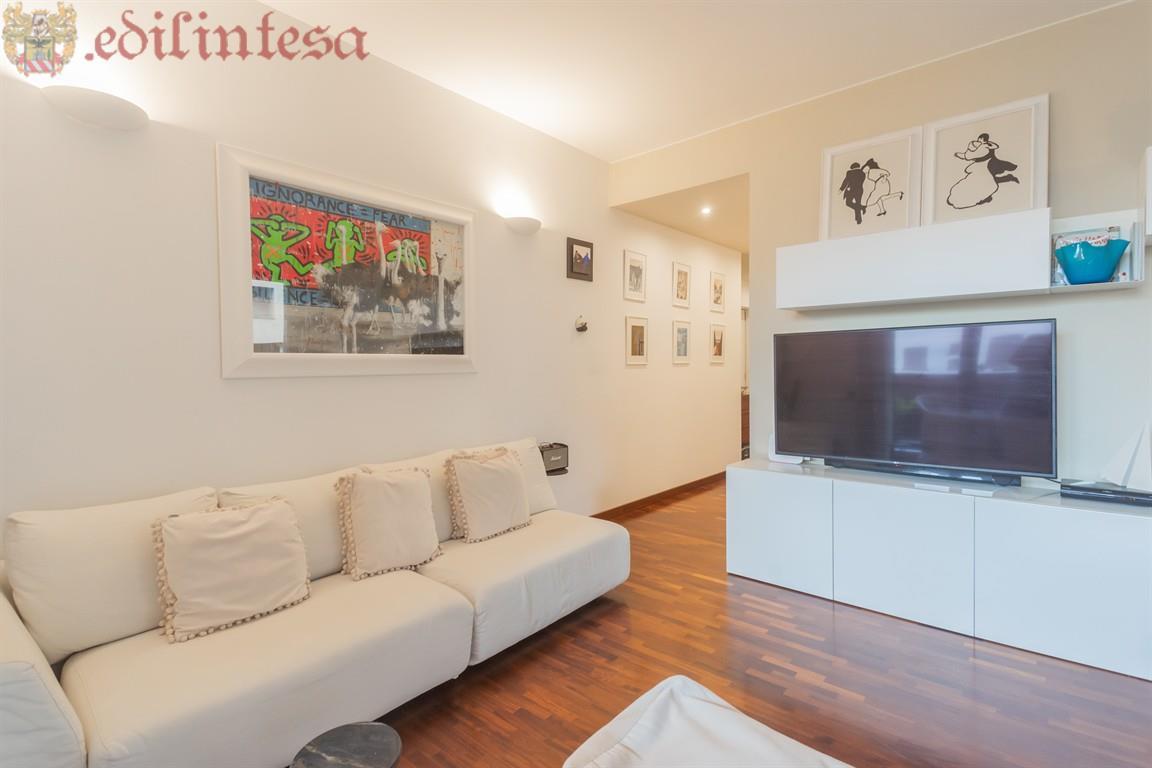 appartamento in vendita a Monza in zona Centro Storico