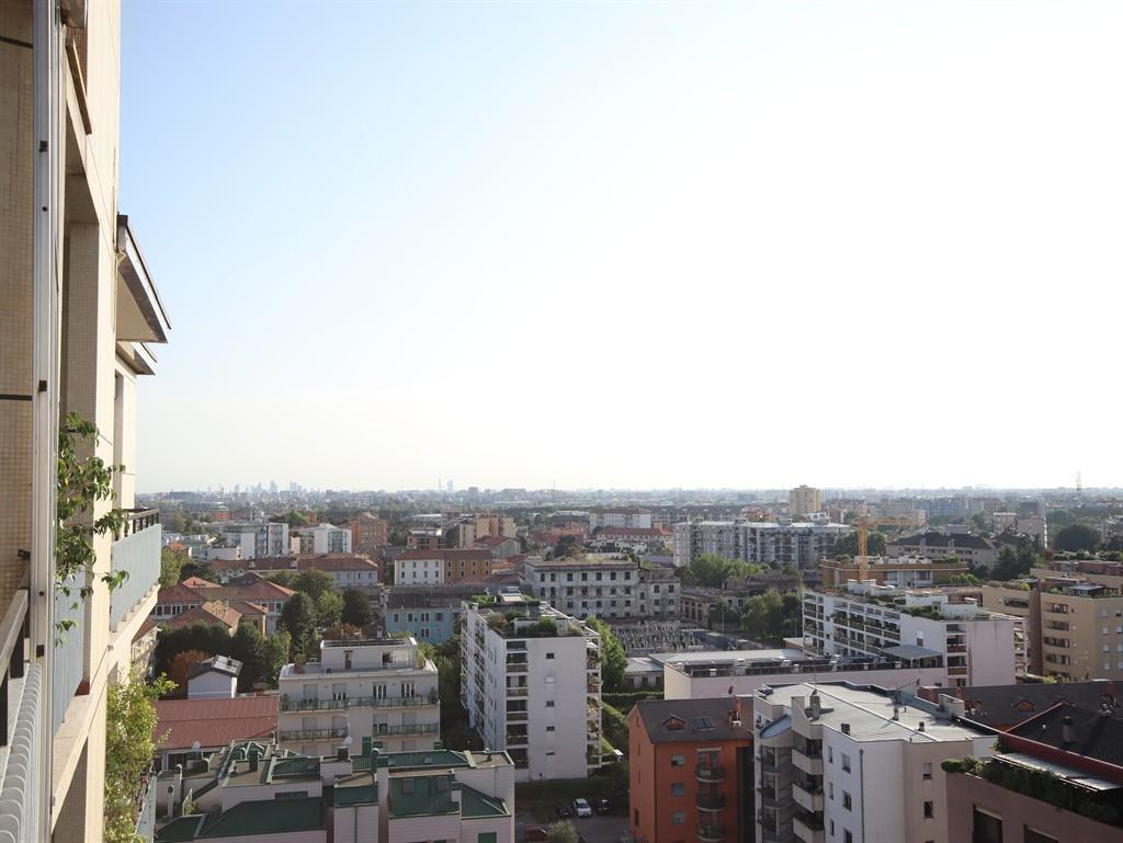 appartamento in vendita a Monza in zona Centro Storico