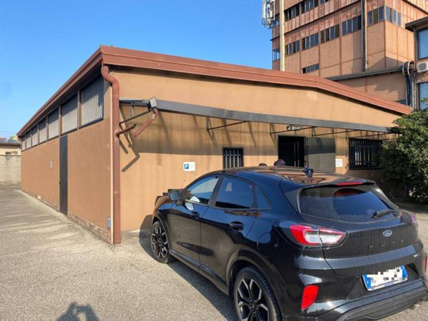 locale commerciale in vendita a Monza