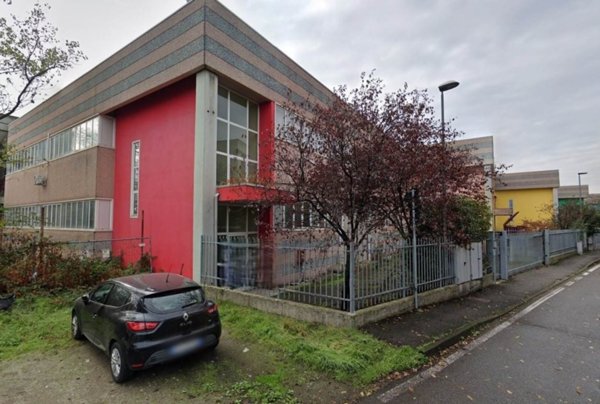 locale commerciale in vendita a Monza