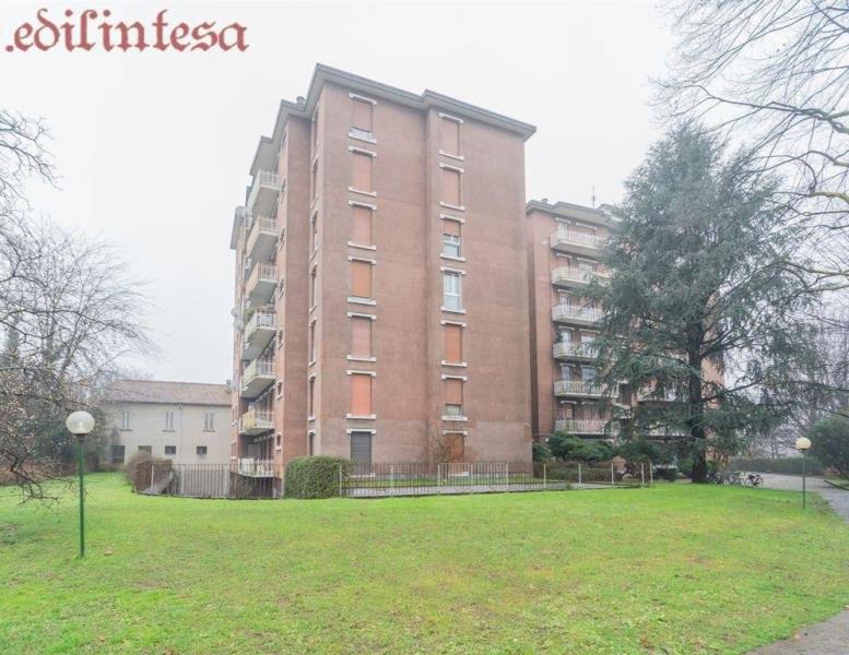 appartamento in vendita a Monza in zona Centro Storico