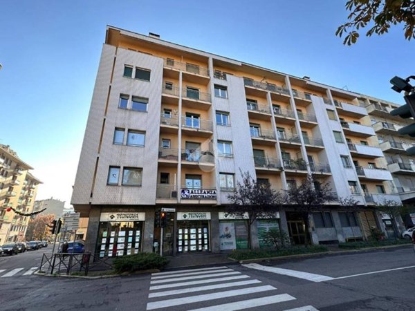 appartamento in vendita a Monza in zona Centro Storico