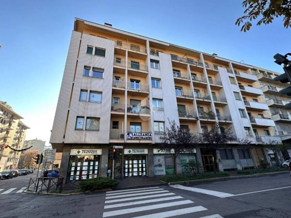 appartamento in vendita a Monza in zona Centro Storico