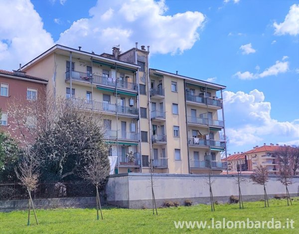 appartamento in vendita a Monza in zona Centro Storico