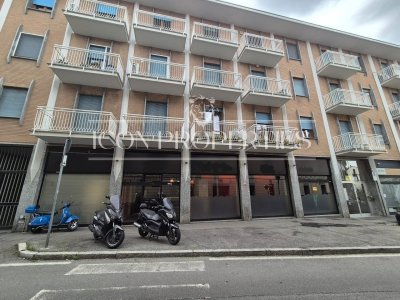 negozio in vendita a Monza in zona Centro Storico