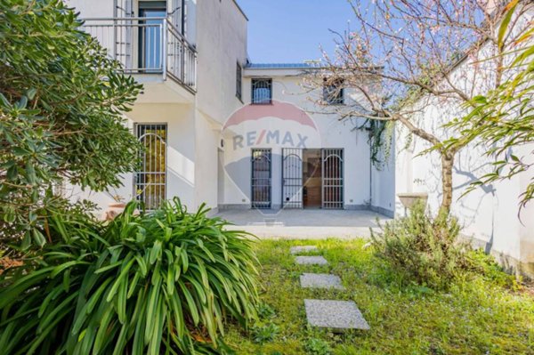 casa indipendente in vendita a Monza