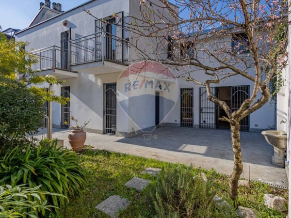 casa indipendente in vendita a Monza