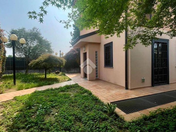 casa indipendente in vendita a Monza