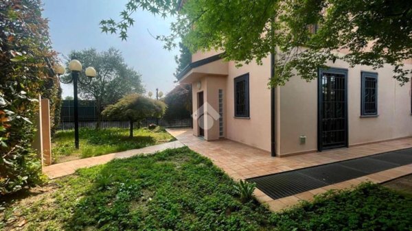 casa indipendente in vendita a Monza