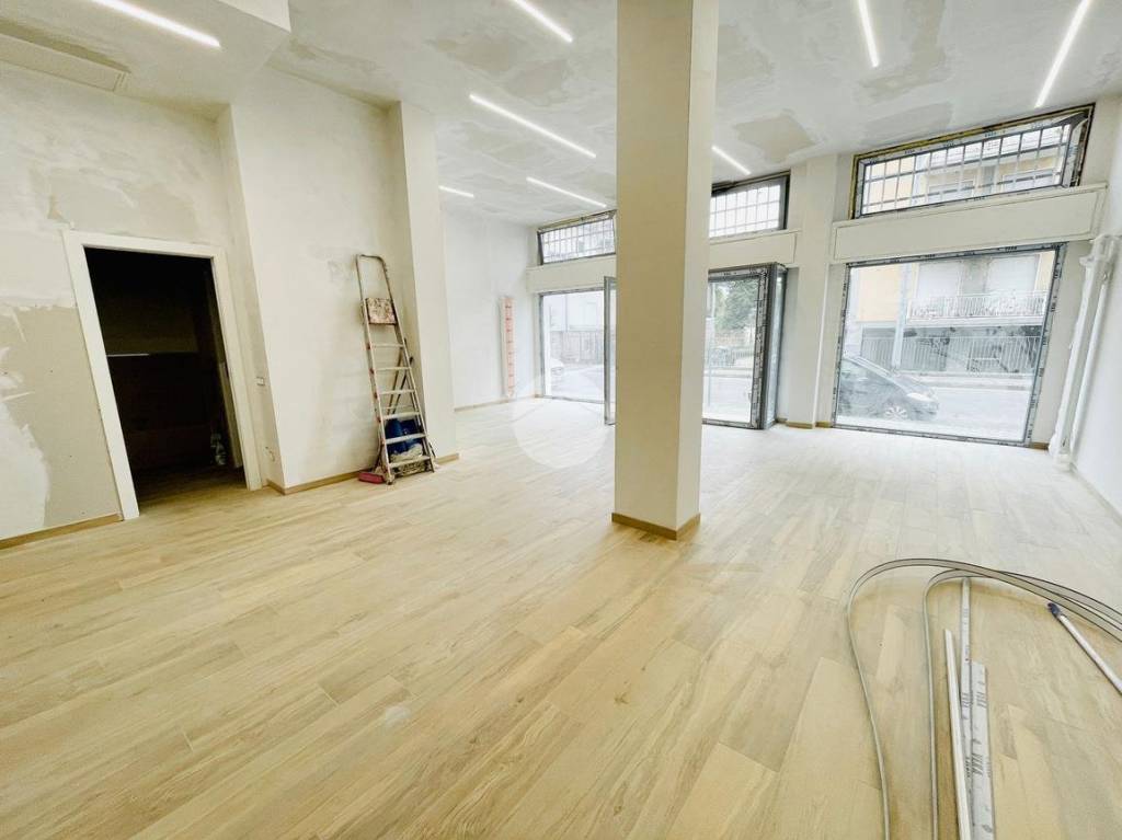 negozio in vendita a Monza