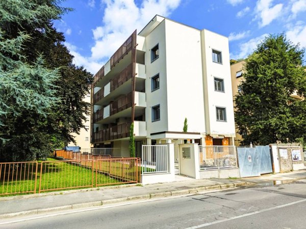 appartamento in vendita a Monza in zona Centro Storico