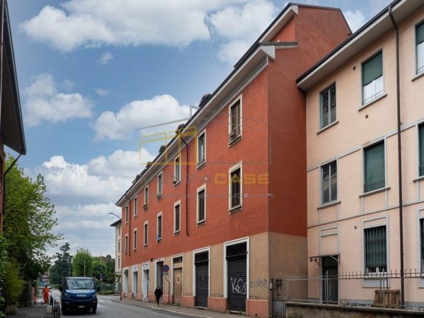 negozio in vendita a Monza