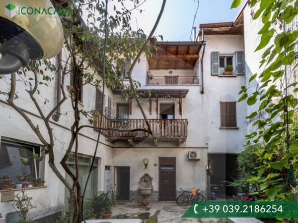 appartamento in vendita a Monza in zona Centro Storico