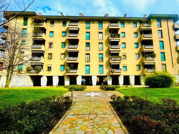 appartamento in vendita a Monza in zona Centro Storico