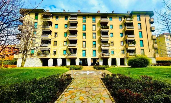 appartamento in vendita a Monza in zona Centro Storico