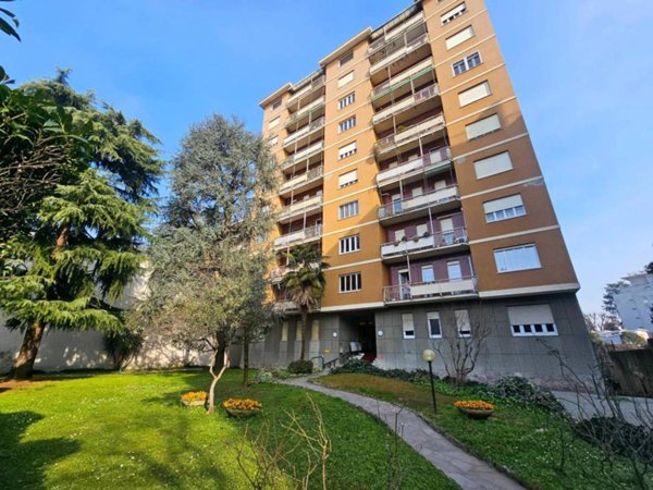 appartamento in vendita a Monza in zona Centro Storico