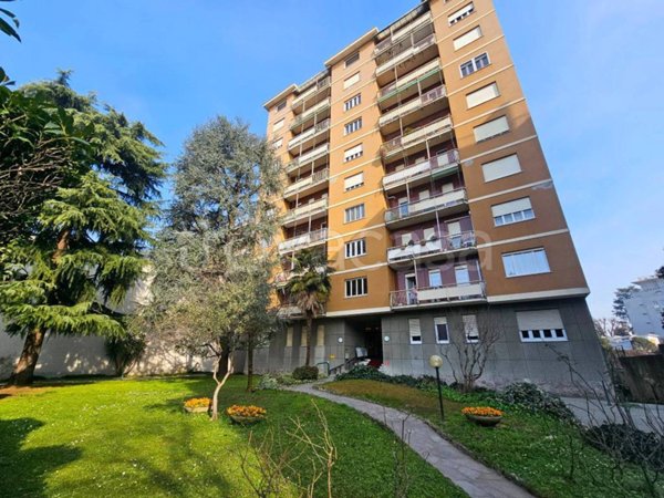 appartamento in vendita a Monza in zona Centro Storico