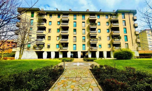 appartamento in vendita a Monza in zona Centro Storico