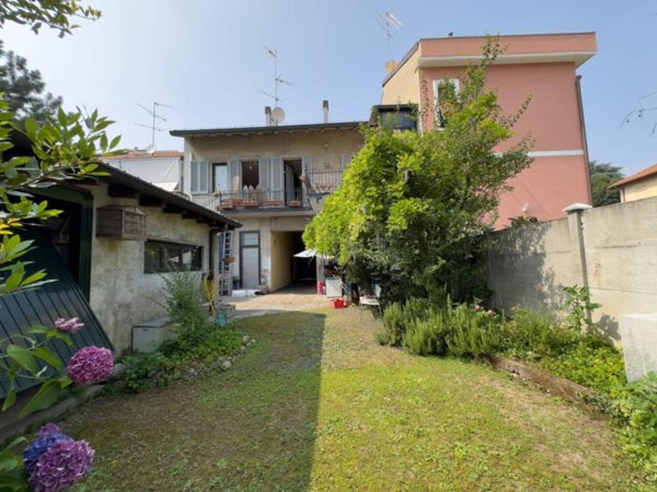 casa indipendente in vendita a Monza in zona Centro Storico
