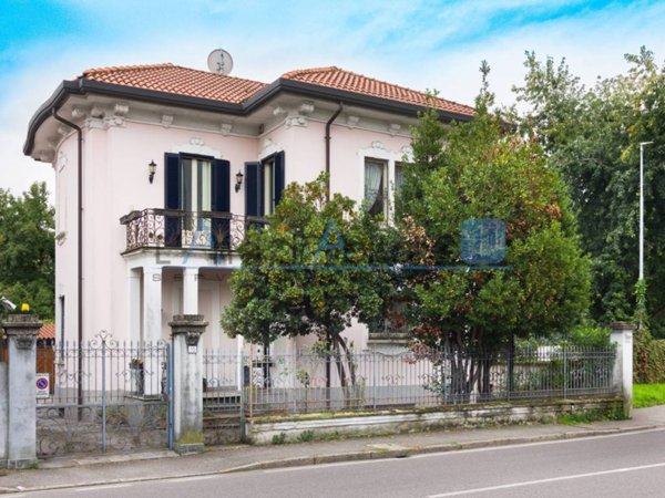 casa indipendente in vendita a Monza
