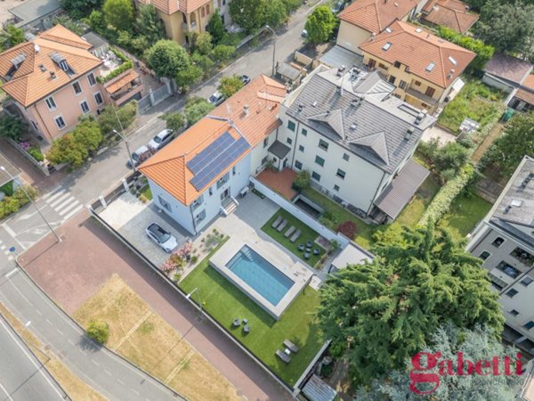 casa indipendente in vendita a Monza in zona Centro Storico