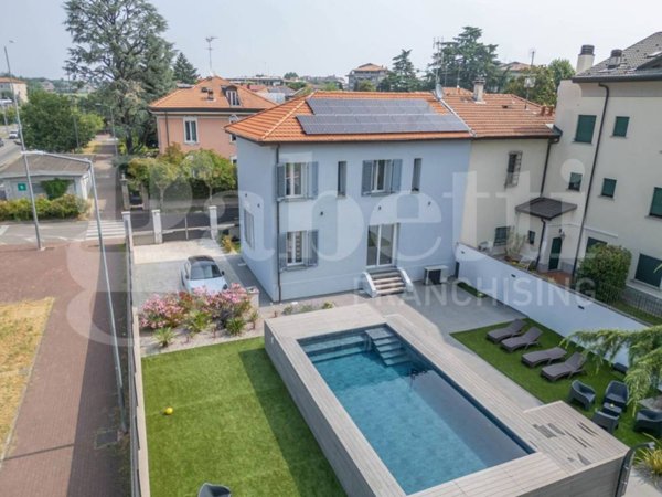 casa indipendente in vendita a Monza in zona Centro Storico