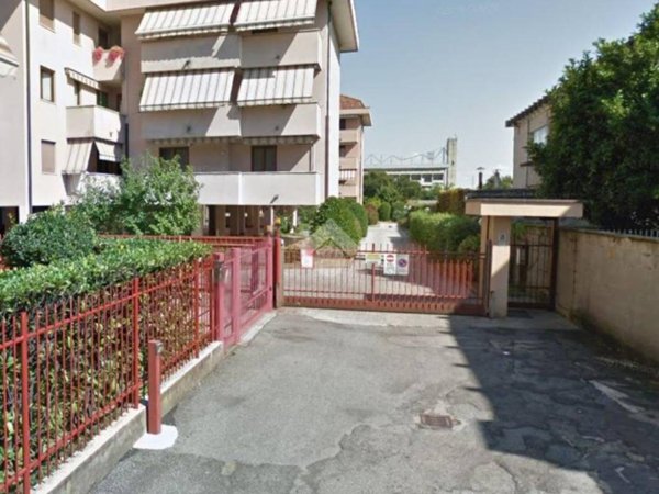 negozio in vendita a Monza