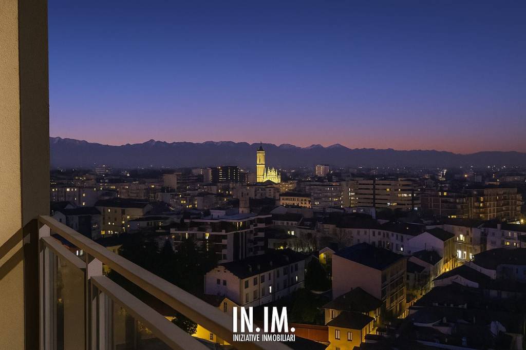 appartamento in vendita a Monza in zona Centro Storico