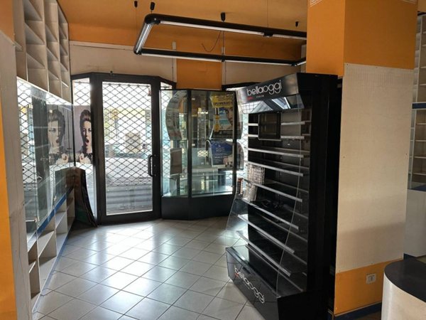 negozio in vendita a Monza in zona Centro Storico
